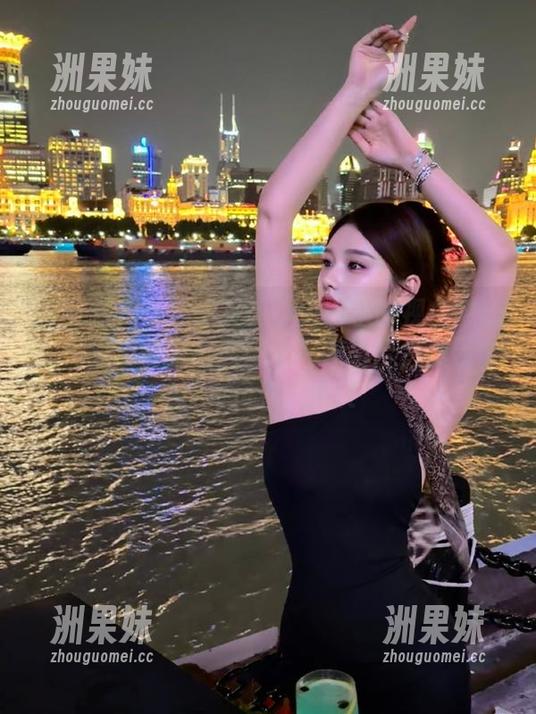 微密圈 - 在120斤的小王同学的视角中：朋克姐姐全集与原图的完美结合，尽显个性与风格！.txt