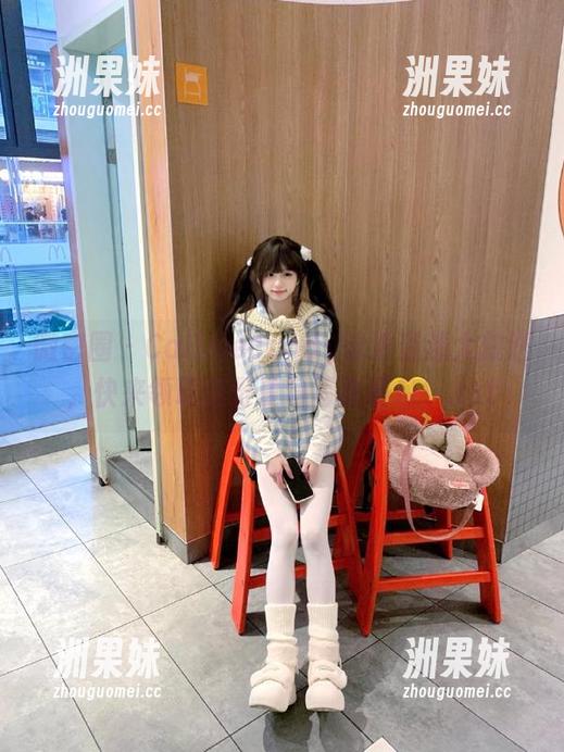 微密圈 - Callmecandy泳池资源大放送，快来领取这份夏日写真图包！.txt