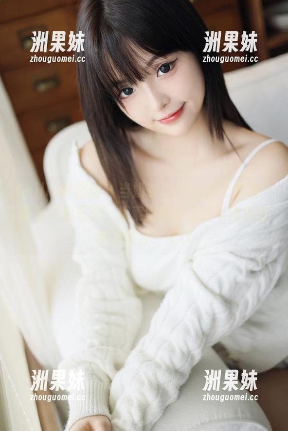 Feilin嗲囡囡 - 当奶茶Emily遇上学姐：观看这组写真，探索她独特魅力与青春故事的结合！.txt