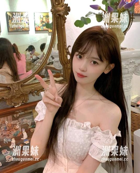 Feilin嗲囡囡 - 空姐姝姝妹妹全新美图更新，快来一起欣赏这组梦幻写真吧！.txt