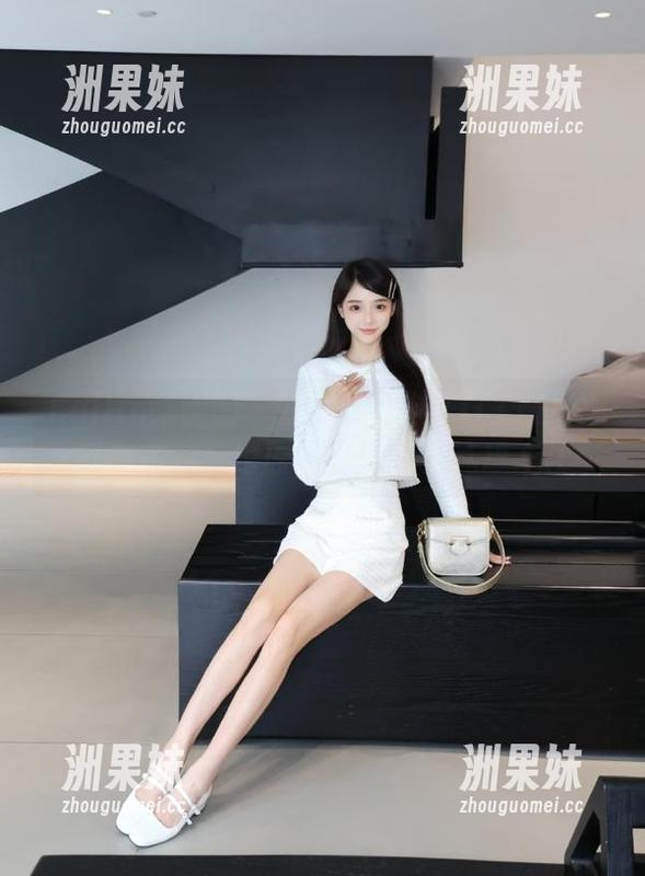 Feilin嗲囡囡 - 探索施忆佳KITTY的浴缸之美：一组原图呈现优雅气息.txt