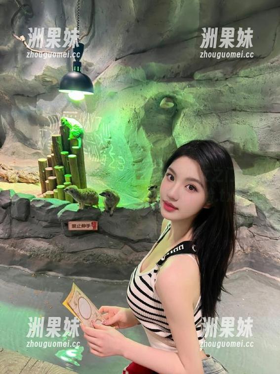 Feilin嗲囡囡 - 林煊煊敞开少女之门：写真合集带给你的高清壁纸体验.txt
