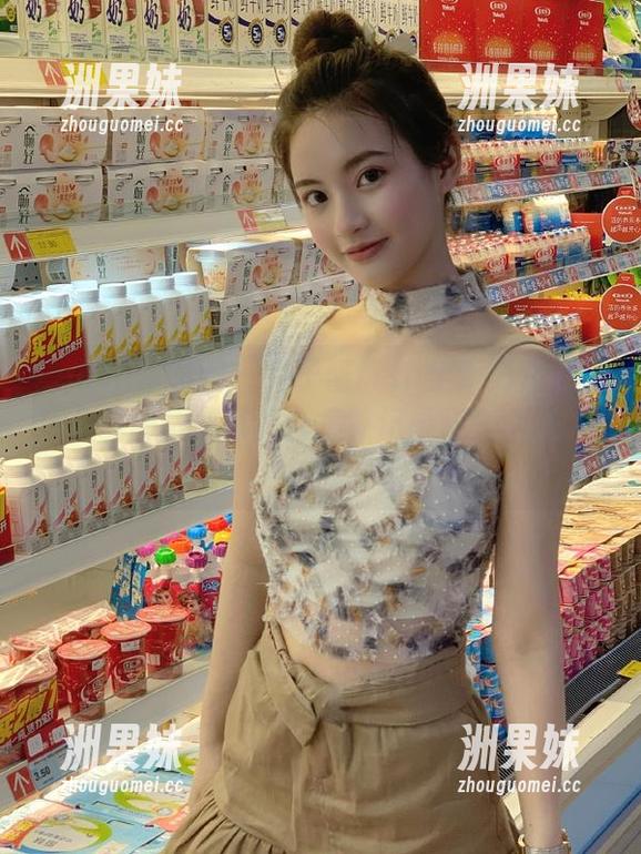 Feilin嗲囡囡 - 鱼子酱fish全新力作：兔耳朵制服蕾丝写真合集，记录甜美瞬间.txt