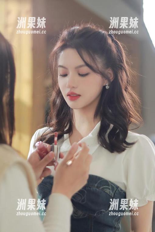 GIRLT果团网 - 原图系列：何嘉颖运动时尚图包，给你不一样的潮流灵感.txt