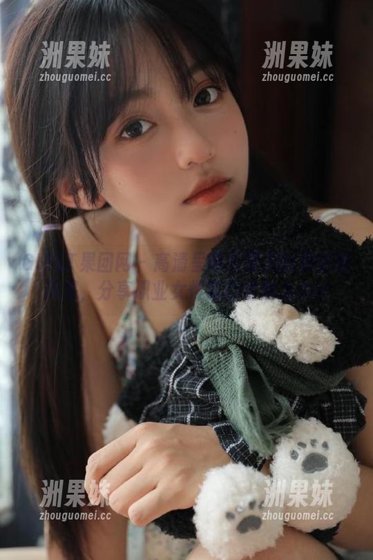GIRLT果团网 - 高清呈现松果儿的职业装风采，分享职业女性的自信魅力.txt