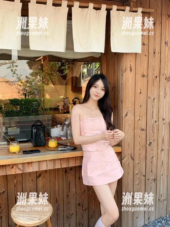 GIRLT果团网 - 走进黄歆苑的无圣光图集，空姐写真带你领略职场魅力.txt
