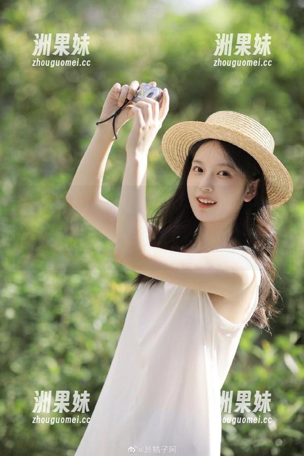 HuaYang花漾 - 观看许诺Sabrina厨娘的梦幻料理写真图片，这种美味与美丽的组合，让人心甘情愿为之驻足！.txt