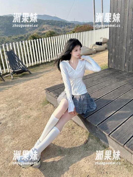IMiss爱蜜社 - 萌白酱的礼服美图分享，绘制梦境般的时尚潮流图景.txt