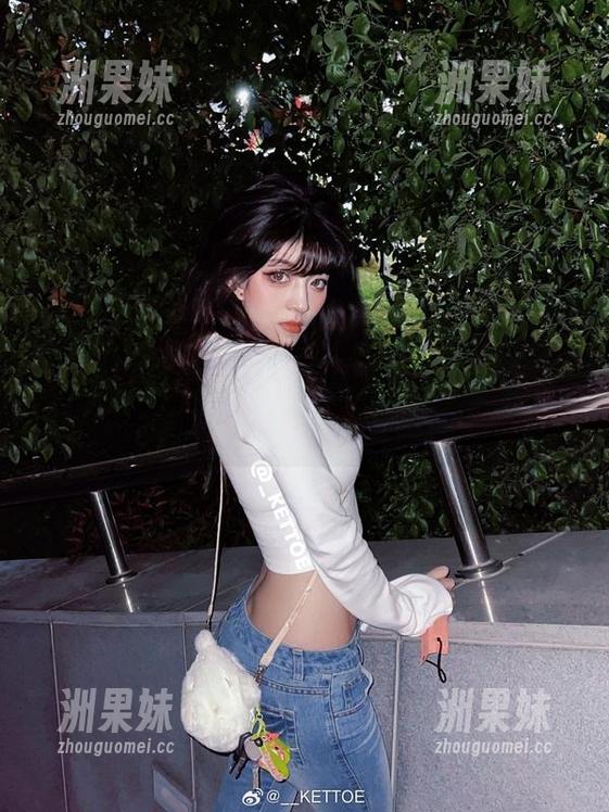 体验Kettoe的高清套图，感受圣诞快乐的温暖与甜美，绝对不容错过！.txt