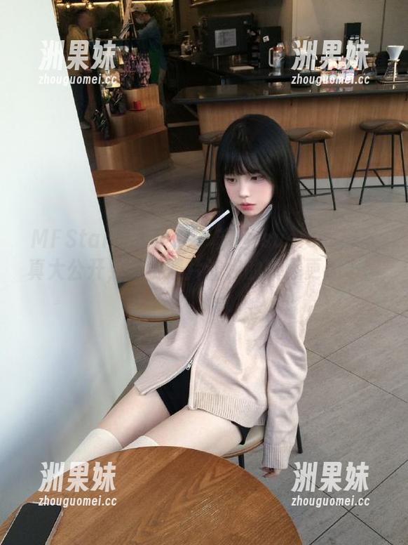 MFStar模范学院 - 苏西-susie短裤写真大公开，免费照片让你的收藏更加丰富！.txt
