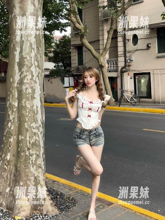 MTMeng模特联盟 - 陪你一同观看李李七七喜喜内衣写真，探寻美丽背后的故事！.txt