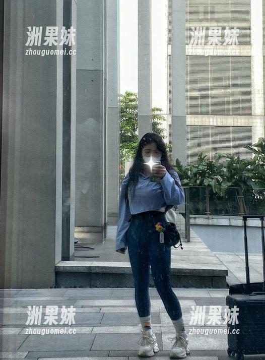 专属NinJa阿寨寨的职业装写真：图包里的职场故事.txt