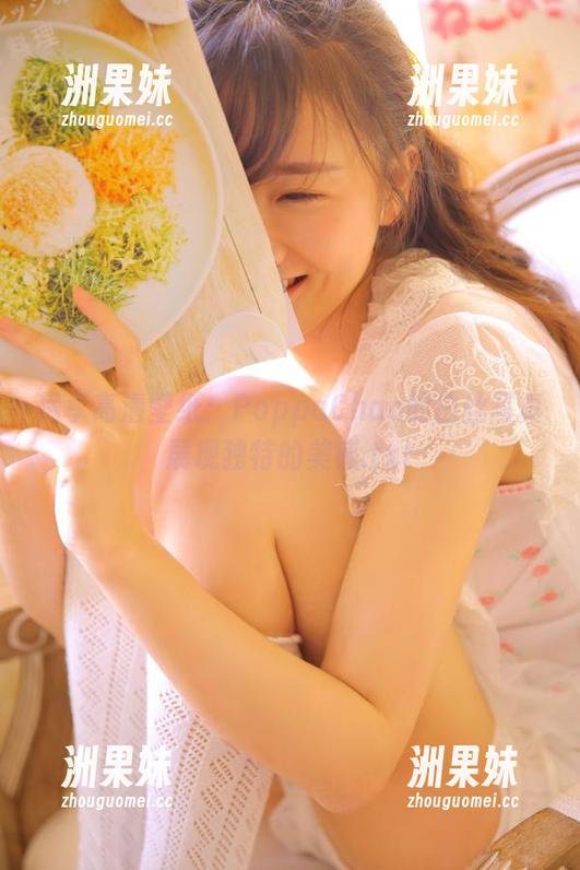 尽享高清壁纸：PoppaChan的白丝写真展现独特的美感.txt