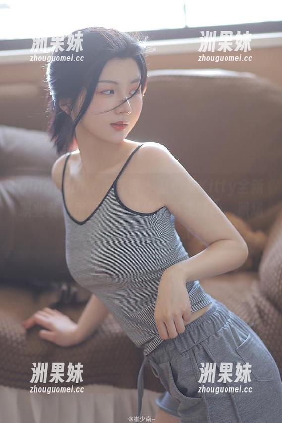 QingDouKe青豆客 - 赵小米Kitty全新职业装私房原图，简约又不失时尚，职场女神的百变造型！.txt