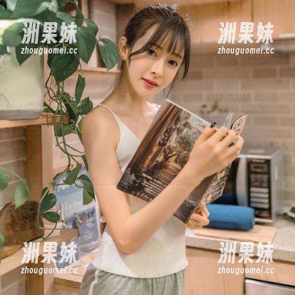 Seele麦麦丝袜精选套图：展现她独特的时尚品味，感受每一张照片的心灵碰撞.txt
