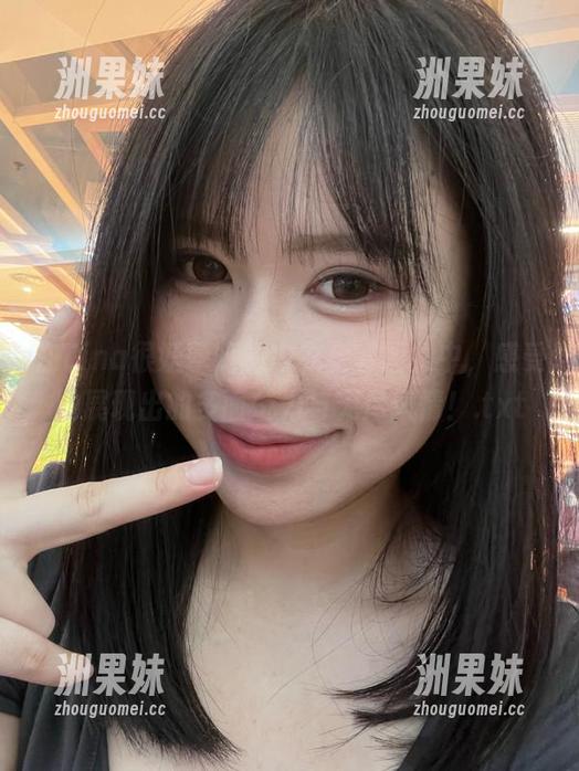 在Tina很妖孽呀的内衣全套图集中，感受她展现出的多面魅力与无尽风情！.txt
