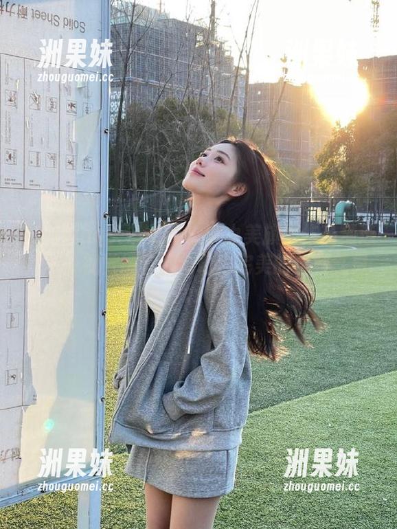 TouTiao头条女神 - 李由美旗袍作品精选：每一视觉细节都勾勒出完美的优雅气息.txt