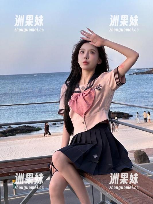 UGirls尤果网 - 乔依琳的瑜伽作品，一组让人想问‘你会不会倒立？’的合集！.txt