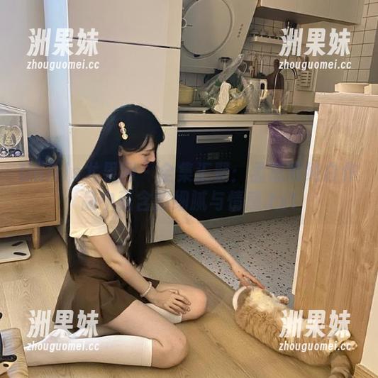 UGirls尤果网 - 全集汇聚：孟思雨纯白作品中蕴含的细腻与情感.txt