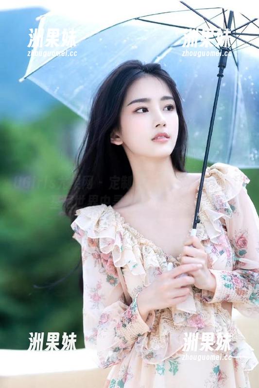 UGirls尤果网 - 定制图集：在李梓然的比基尼世界中寻找自我风格.txt
