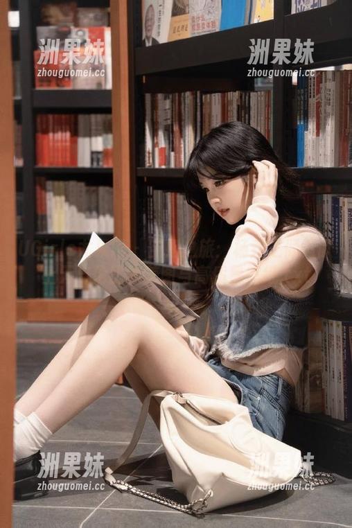 UGirls尤果网 - 空姐之旅：杨乔之倾情献上无与伦比的美图与高质量壁纸.txt