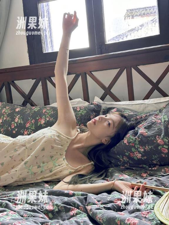 UGirls尤果网 - 迷人的赵伊彤双人写真套图，精彩内容尽在下载之中！.txt