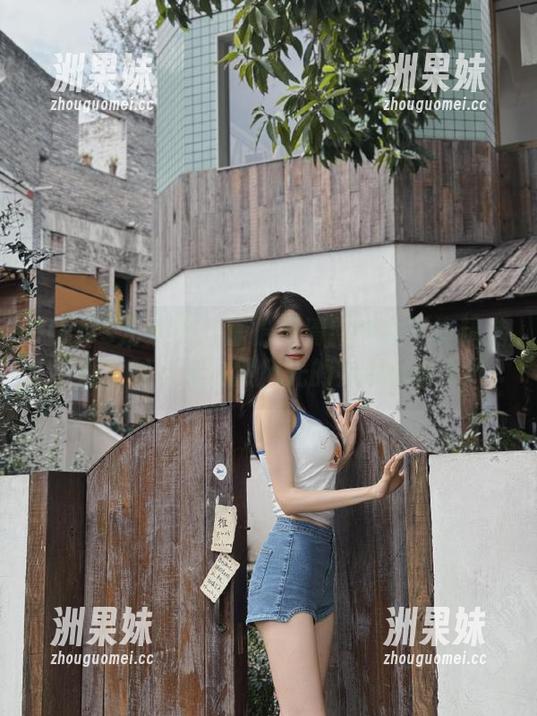 UGirls尤果网 - 陈怡曼清新海边写真精选，惬意时光与自然风光的完美融合.txt