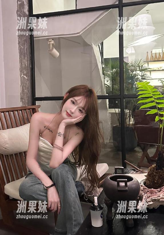 XIAOYU语画界 - “Miko酱”到底有多美？看看她的美脚写真，照片瞬间让你体会到什么叫脚上的风情万种！.txt