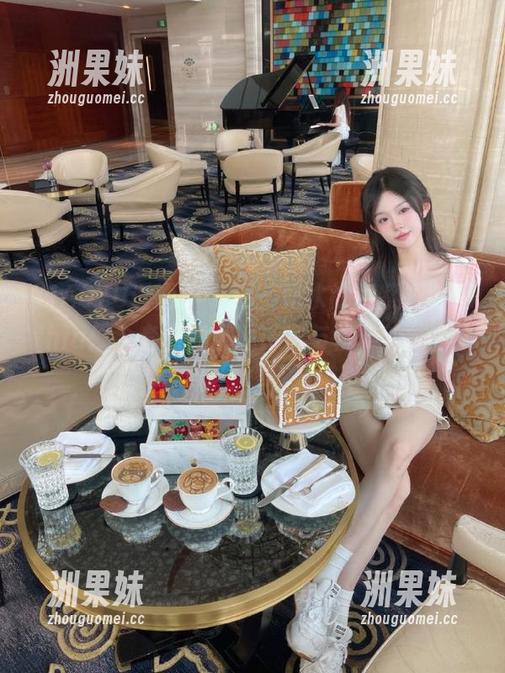 XIAOYU语画界 - 温柔如水的杨紫嫣Cynthia：全套图集展现诗意与优雅的结合.txt