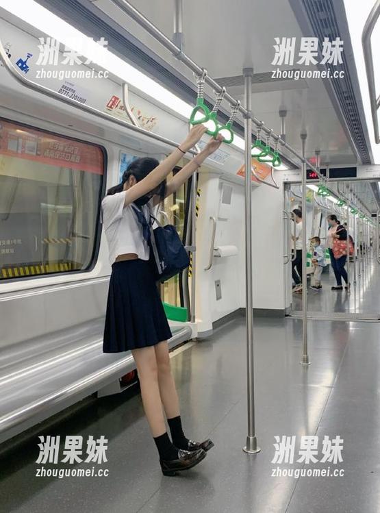 Xiuren秀人网 - HeyuZhang白丝系列私房合集，探索她的优雅与神秘.txt