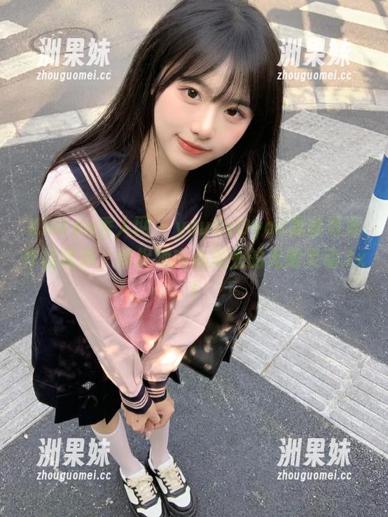 Xiuren秀人网 - youOvOyou黑丝写真作品精选，捕捉她内心深处的无限灵动.txt