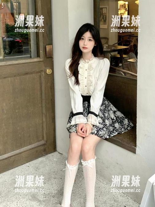 Xiuren秀人网 - 免费欣赏伊思思niko双人写真合集，记录下动人的亲密时刻.txt