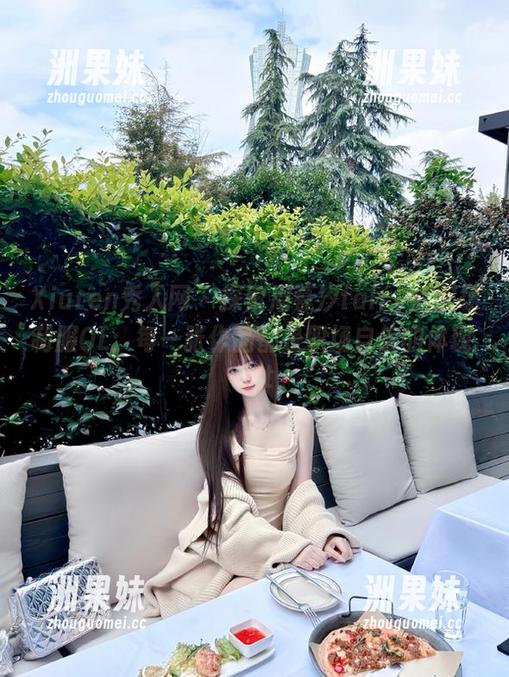 Xiuren秀人网 - 探索周慕汐fairy的职场制服OL：每一张作品都是职场自信的体现.txt