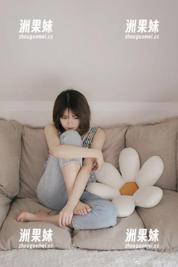 Xiuren秀人网 - 夏晓Maggy短裙写真精选：记录每个夏日瞬间的优雅与自信.txt