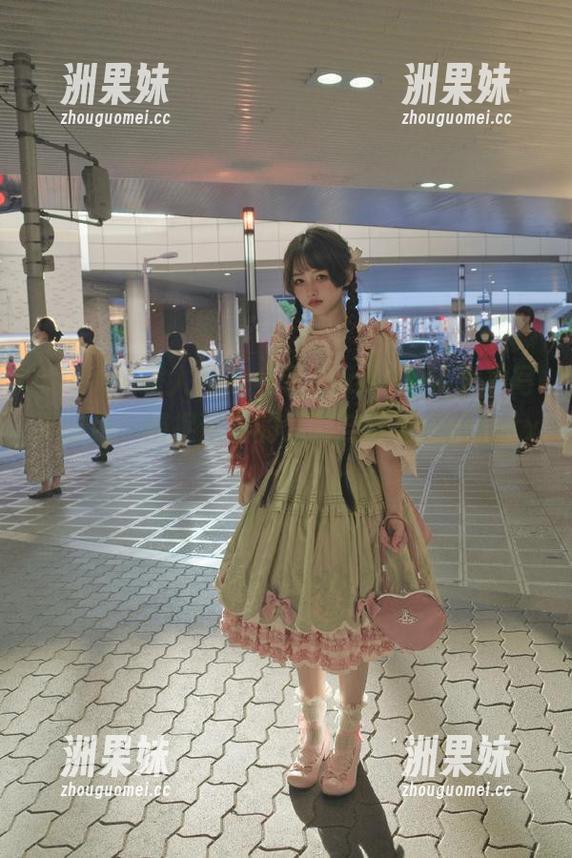 Xiuren秀人网 - 小茉莉jasmine女神写真图包，捕捉青春的浪漫与活力瞬间！.txt