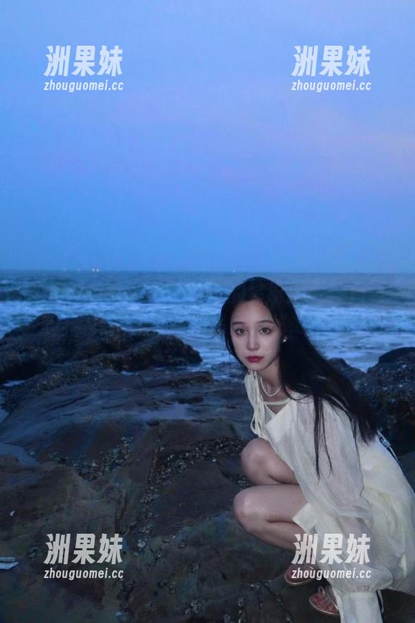 Xiuren秀人网 - 夏日的缤纷魅力：月酱儿精致套图作品大揭秘.txt