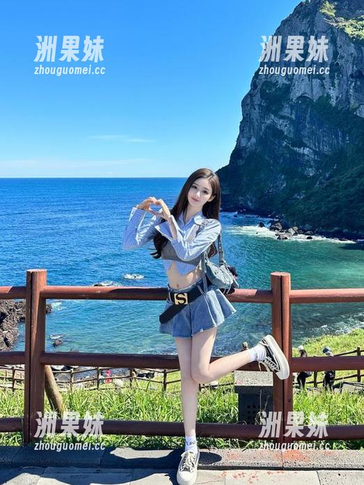 Xiuren秀人网 - 杜viki夏天写真精选作品：探索图库中的夏日梦幻之境.txt