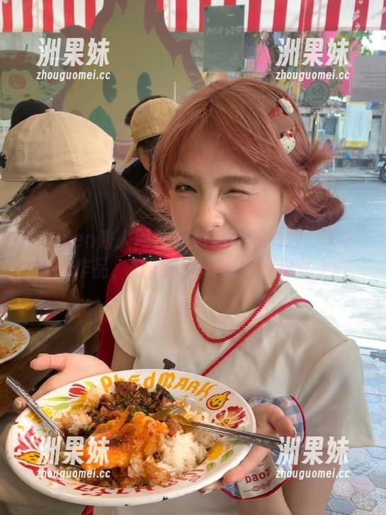 Xiuren秀人网 - 不可错过的甜七七圣诞定制作品，打造你的专属节日记忆.txt