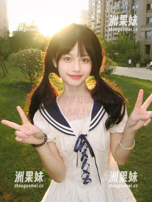 Xiuren秀人网 - 最新程程程校服写真作品合集：校园里的梦幻时光，青春永驻你的心间.txt