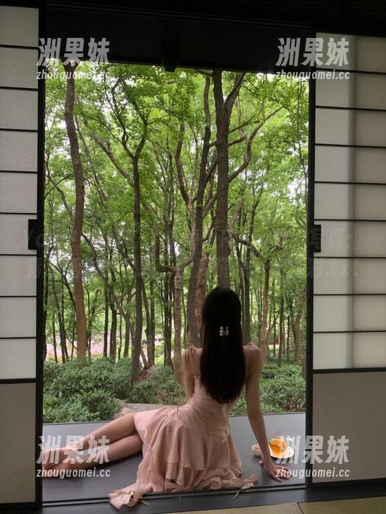 YouMi尤蜜荟 - 小海臀Rena校服写真：青春活力的呈现，图库资源丰富多彩.txt