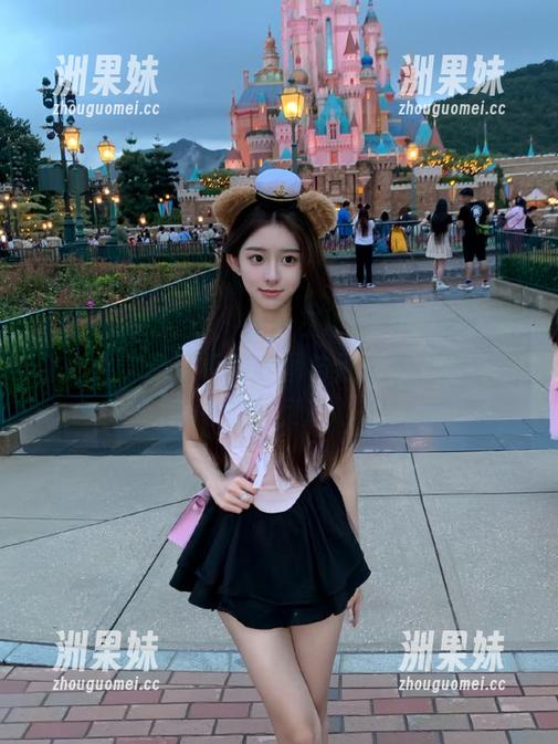 YouMi尤蜜荟 - 感受左冰Queen的体操服魅力，享受极致美图与别致照片的完美盛宴.txt