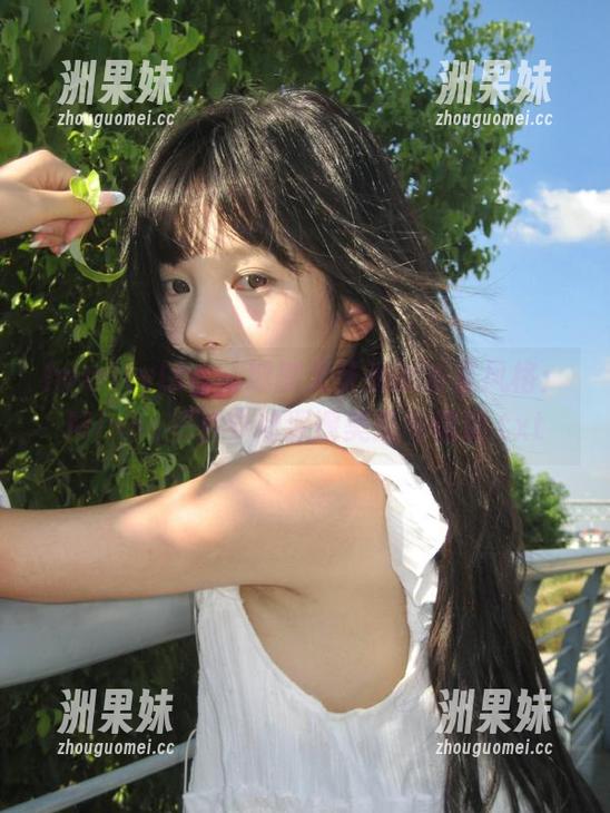 beautyleg - 细腻无圣光的浴室风格：Minna图片中的深邃美感与情趣.txt
