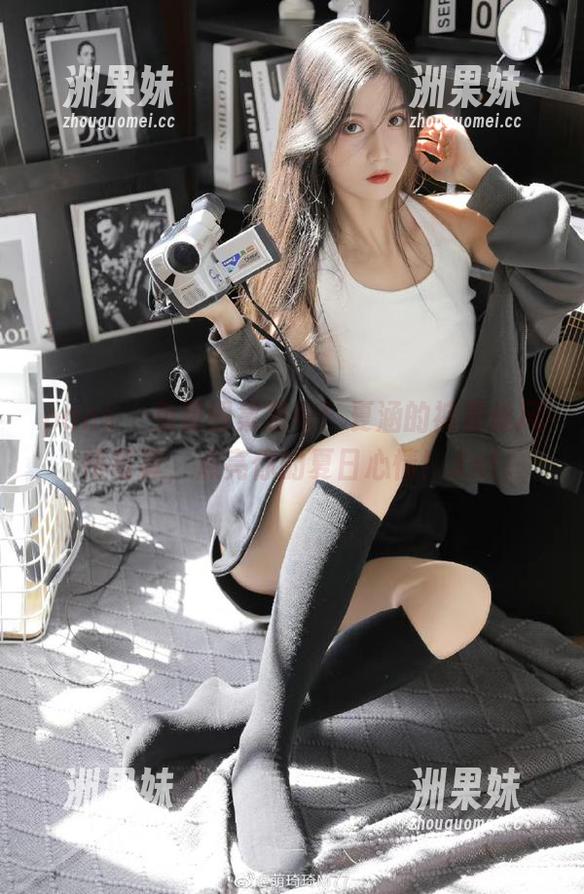 pans - 免费图集发布！夏涵的裤里丝风格写真，点亮你的夏日心情！.txt