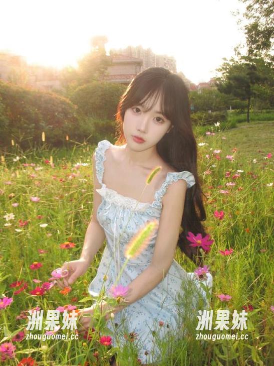 pans - 小颖的无圣光油亮写真合集，完美诠释了自信与美丽的奇妙融合。.txt