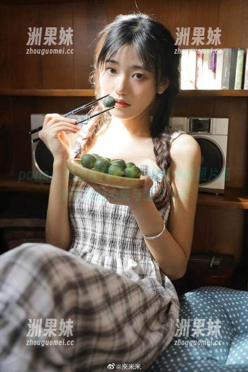 pans - 蕾蕾校园写真：通过她的照片感受年轻的心跳与追梦.txt