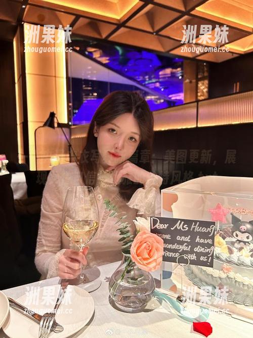 一小央泽内衣写真新篇章：美图更新，展现女性自信与优雅的独特风格.txt