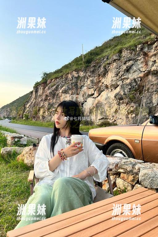 最新七月喵子护士写真，向白衣天使致敬的艺术之作.txt
