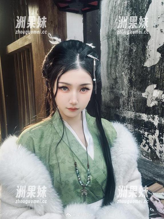让人心动的私房写真——不呆猫与兔女郎的完美结合.txt