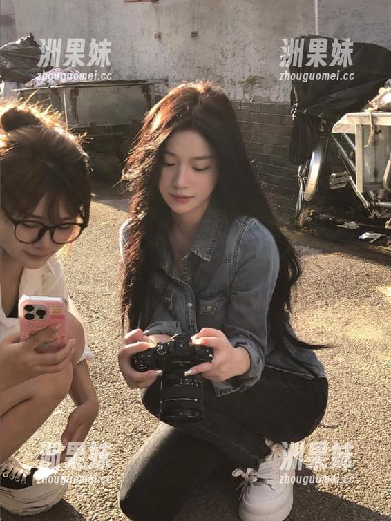 丽柜 - 在线特别推荐：团子女王的原图写真，捕捉动人心弦的瞬间！.txt