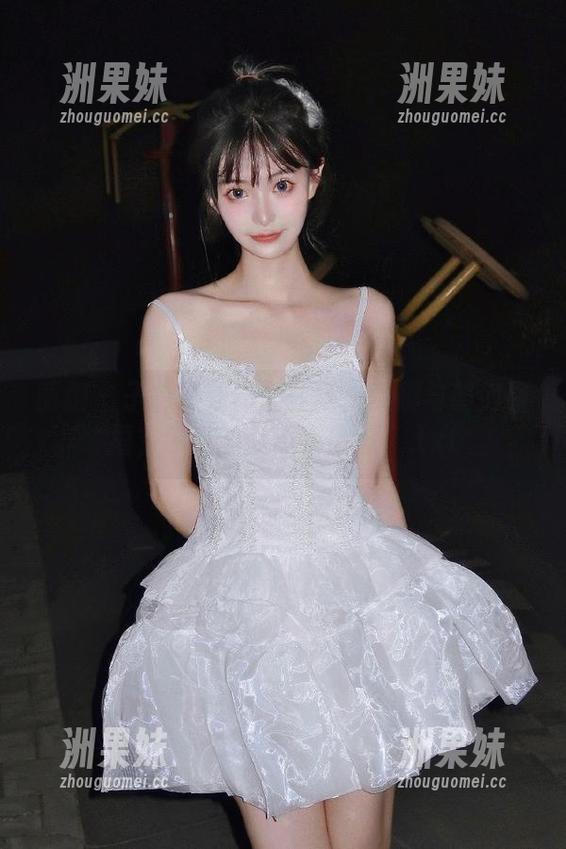 丽柜 - 子晴最新作品登场：美脚与时尚碰撞，今日的你不容错过！.txt